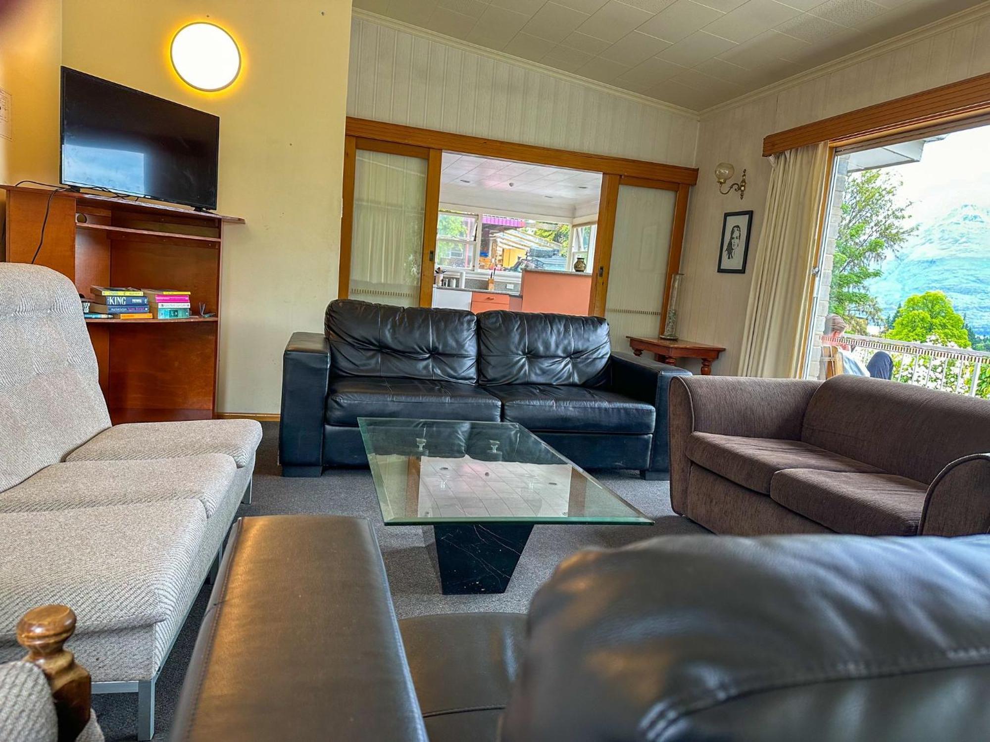 Hippo Lodge Backpackers Queenstown Exterior photo